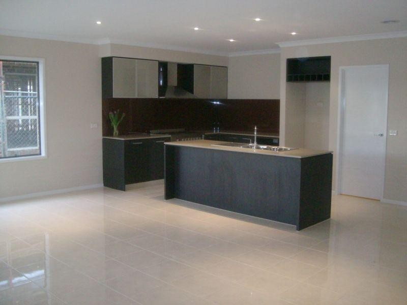 70 Mountainview Blvd, Cranbourne North VIC 3977