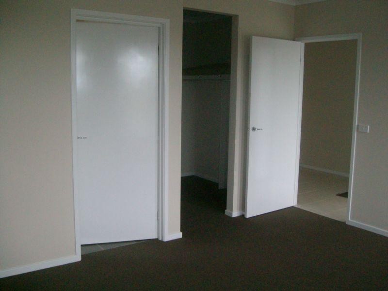 70 Mountainview Blvd, Cranbourne North VIC 3977
