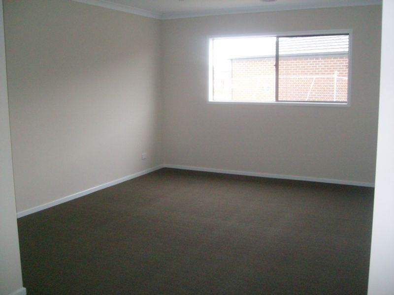 70 Mountainview Blvd, Cranbourne North VIC 3977