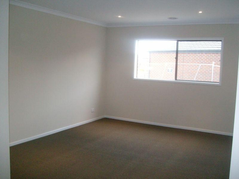70 Mountainview Blvd, Cranbourne North VIC 3977