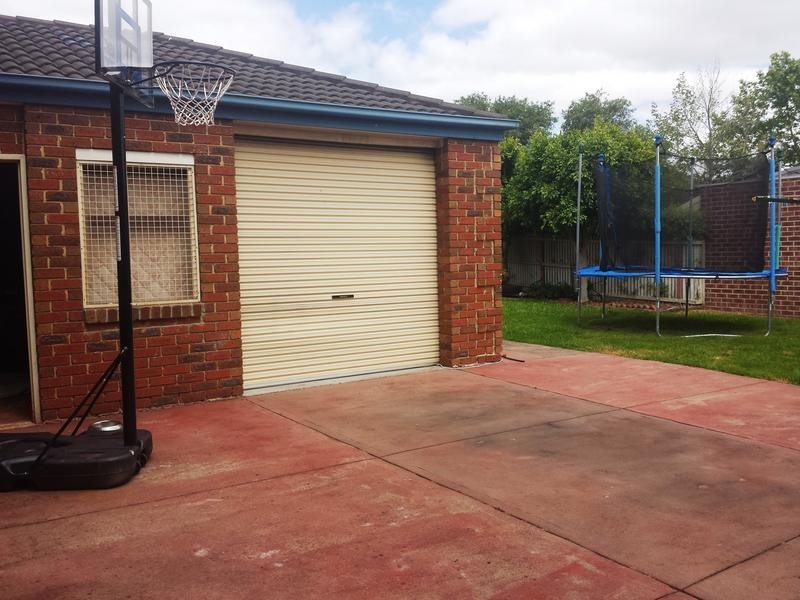 13 Kimberley Drive, Ferntree Gully VIC 3156