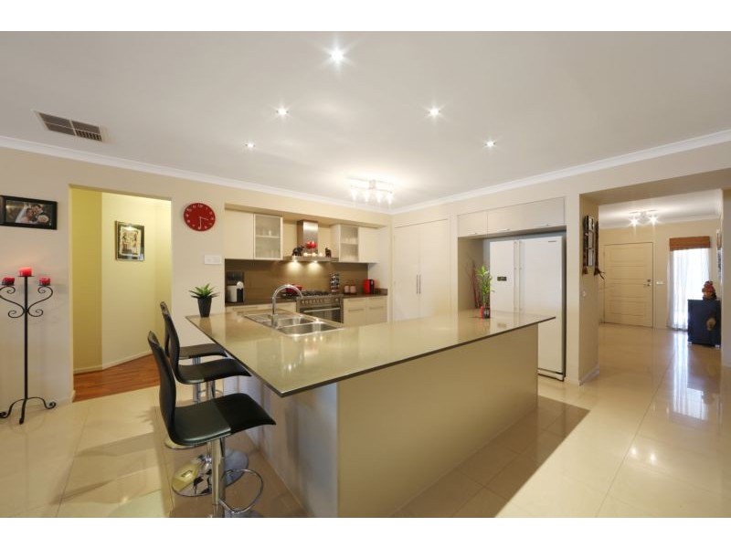 4 Paringa Drive, Ferntree Gully VIC 3156