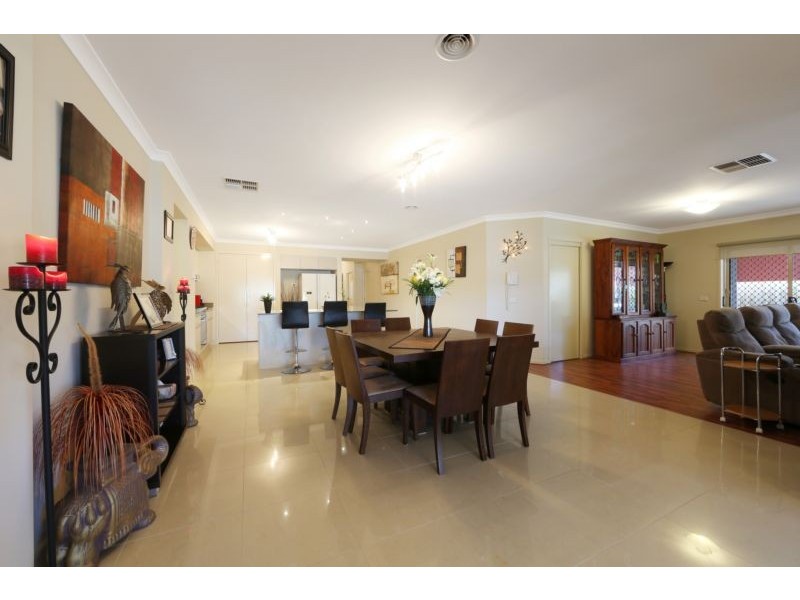 4 Paringa Drive, Ferntree Gully VIC 3156