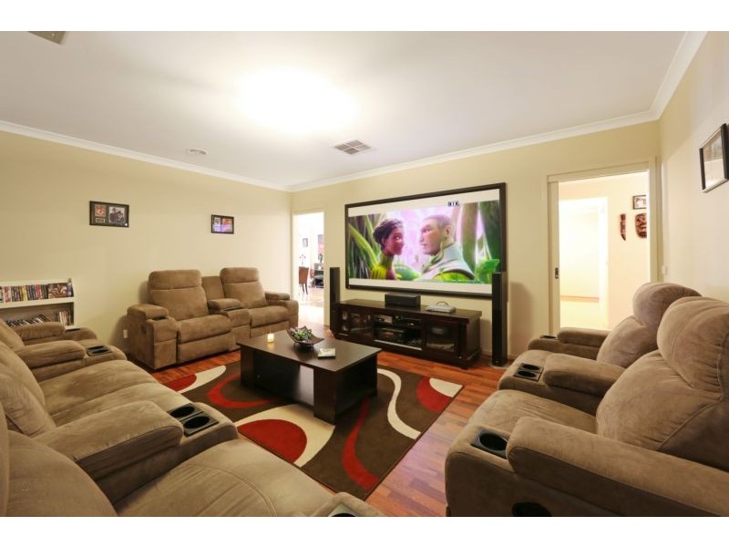 4 Paringa Drive, Ferntree Gully VIC 3156