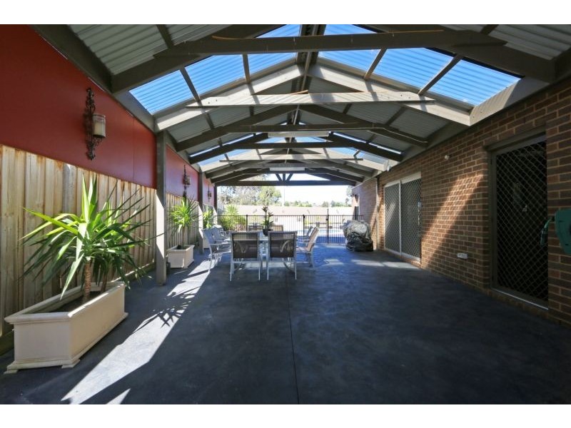 4 Paringa Drive, Ferntree Gully VIC 3156