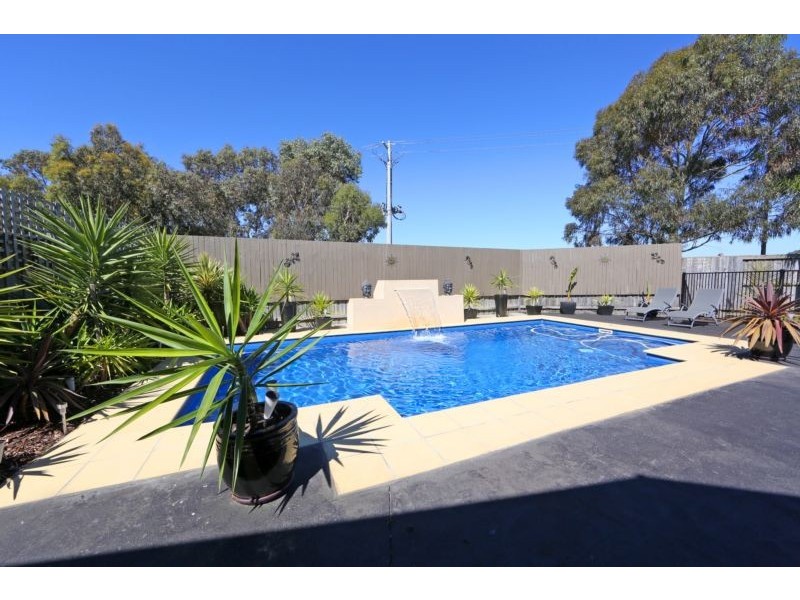 4 Paringa Drive, Ferntree Gully VIC 3156