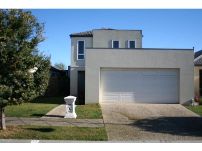 99 Sovereign Manors Crescent, Rowville VIC 3178