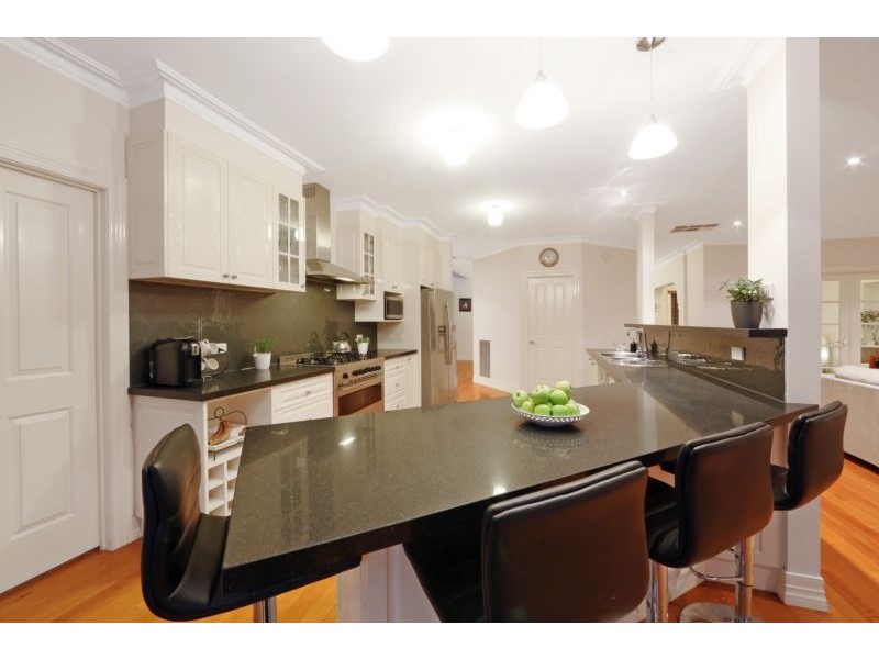 8 Grange Drive, Lysterfield VIC 3156