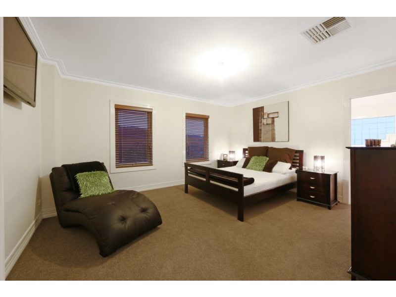 8 Grange Drive, Lysterfield VIC 3156