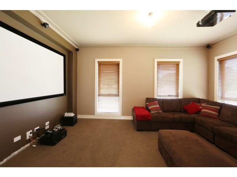 8 Grange Drive, Lysterfield VIC 3156