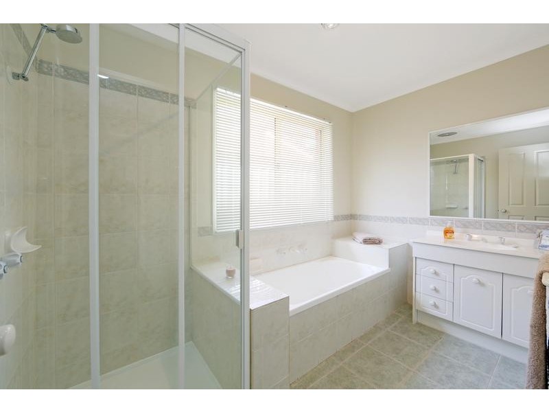 4 Hollygreen Close, Rowville VIC 3178