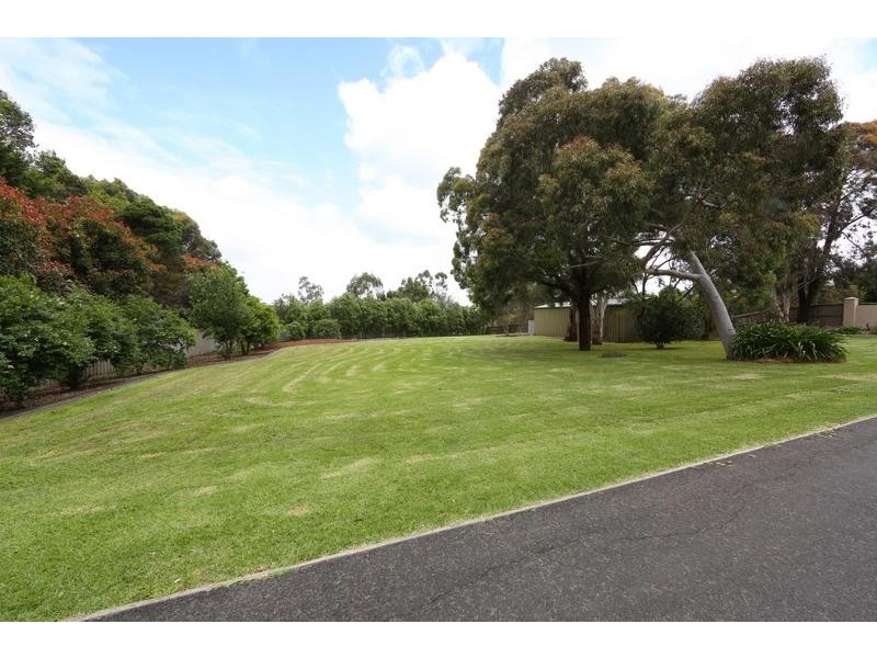 326 Hallam North Road, Lysterfield South VIC 3156