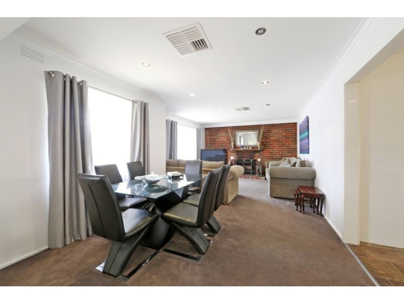 2 Cambden Park Parade, Ferntree Gully VIC 3156