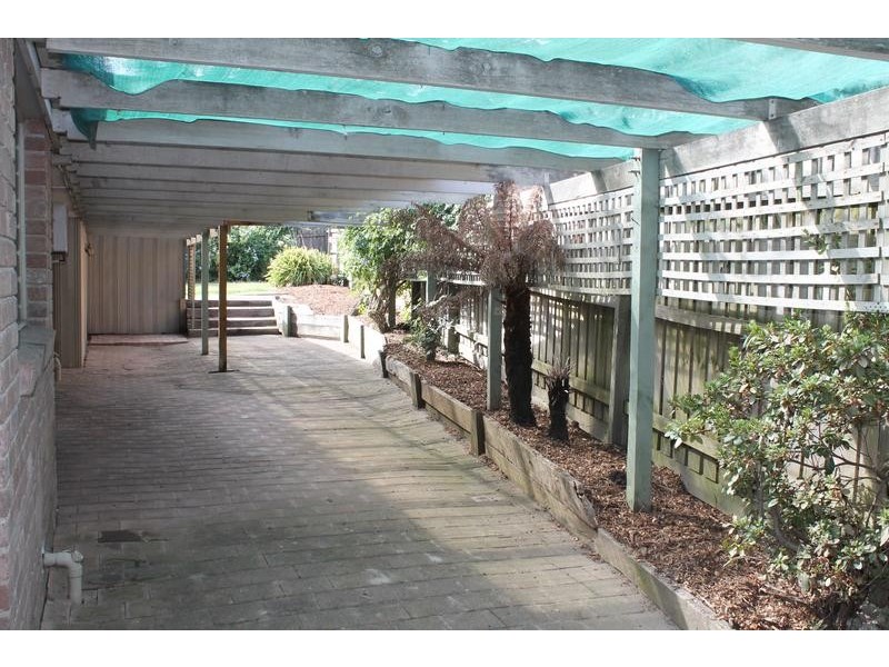 1 Laanecorrie Drive, Lysterfield VIC 3156