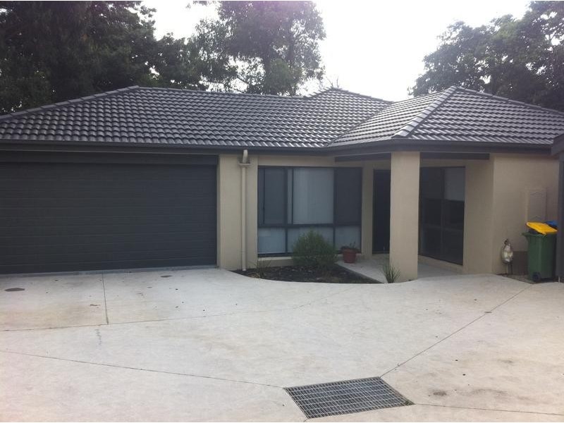 2/15 Rickards Avenue, Knoxfield VIC 3180