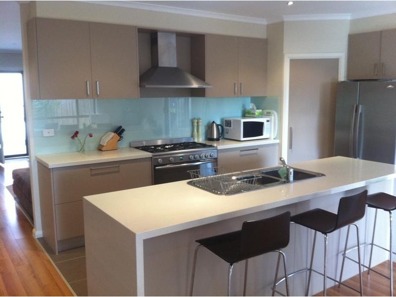 2/15 Rickards Avenue, Knoxfield VIC 3180