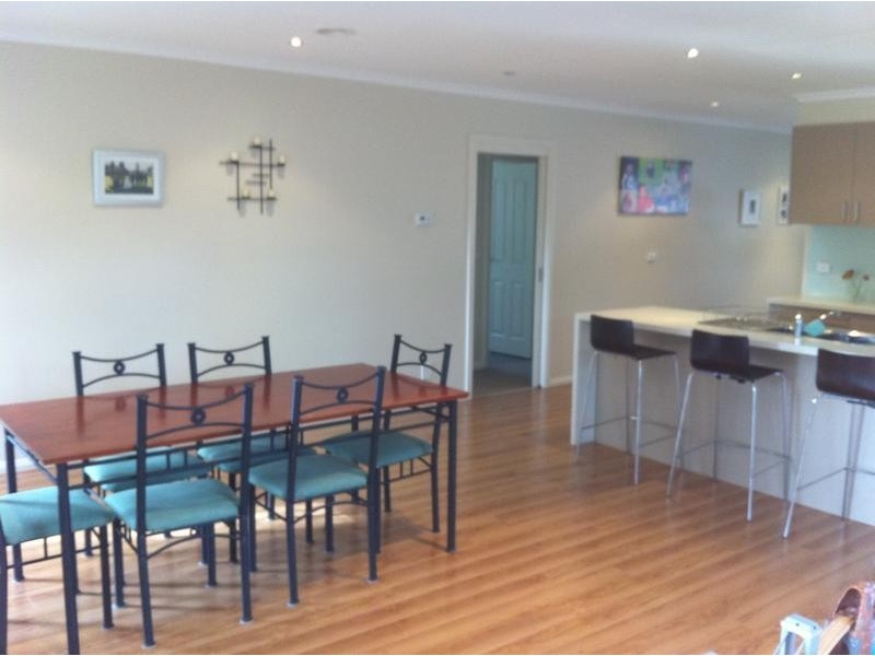 2/15 Rickards Avenue, Knoxfield VIC 3180