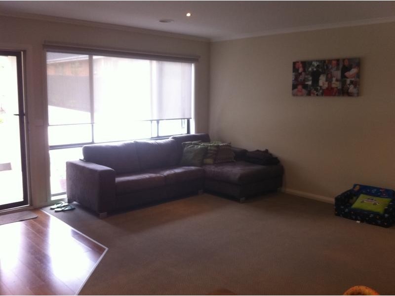 2/15 Rickards Avenue, Knoxfield VIC 3180