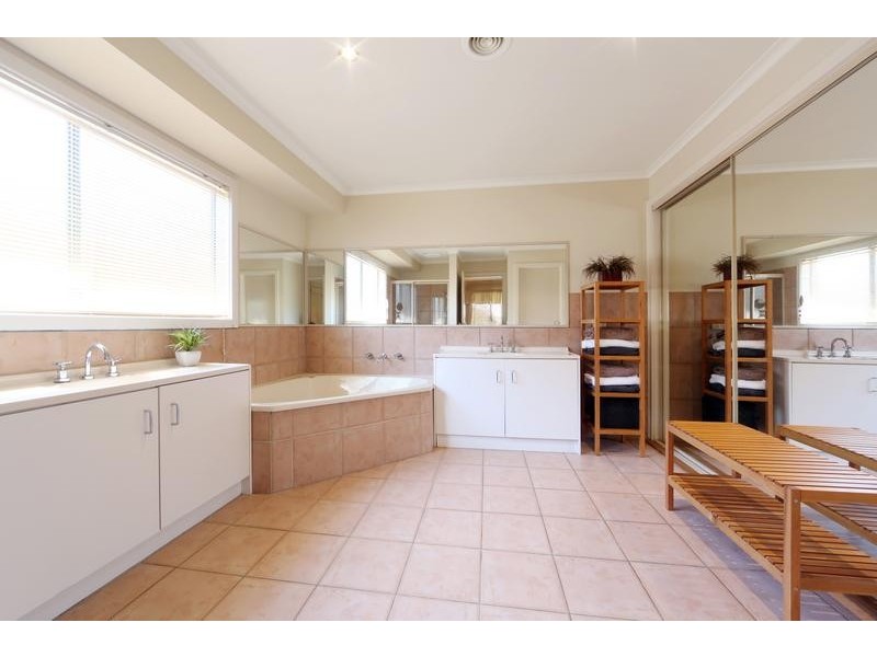 3 Emperor Place, Rowville VIC 3178