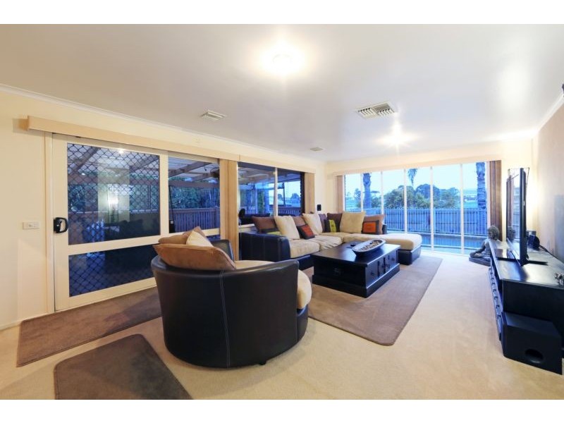 43 Clondara Drive, Rowville VIC 3178