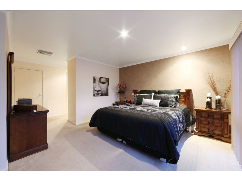 43 Clondara Drive, Rowville VIC 3178