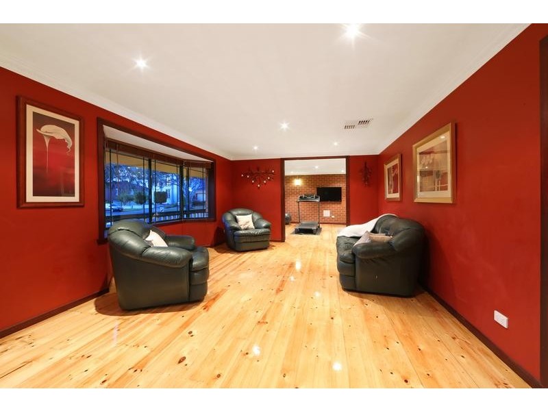 43 Woodside Drive, Rowville VIC 3178