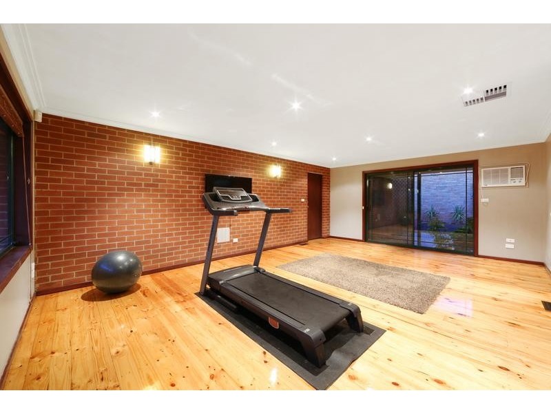 43 Woodside Drive, Rowville VIC 3178
