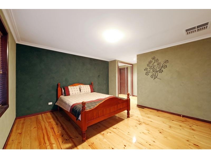 43 Woodside Drive, Rowville VIC 3178