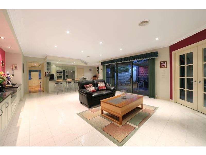 19 Whitecliffe Drive, Rowville VIC 3178