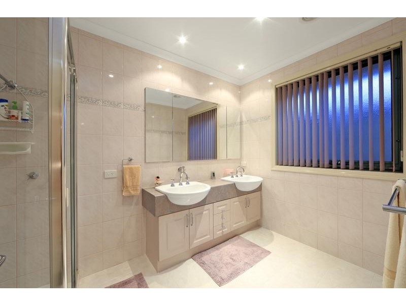 19 Whitecliffe Drive, Rowville VIC 3178