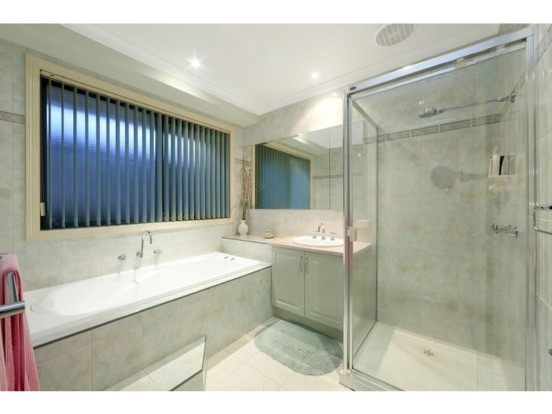 19 Whitecliffe Drive, Rowville VIC 3178