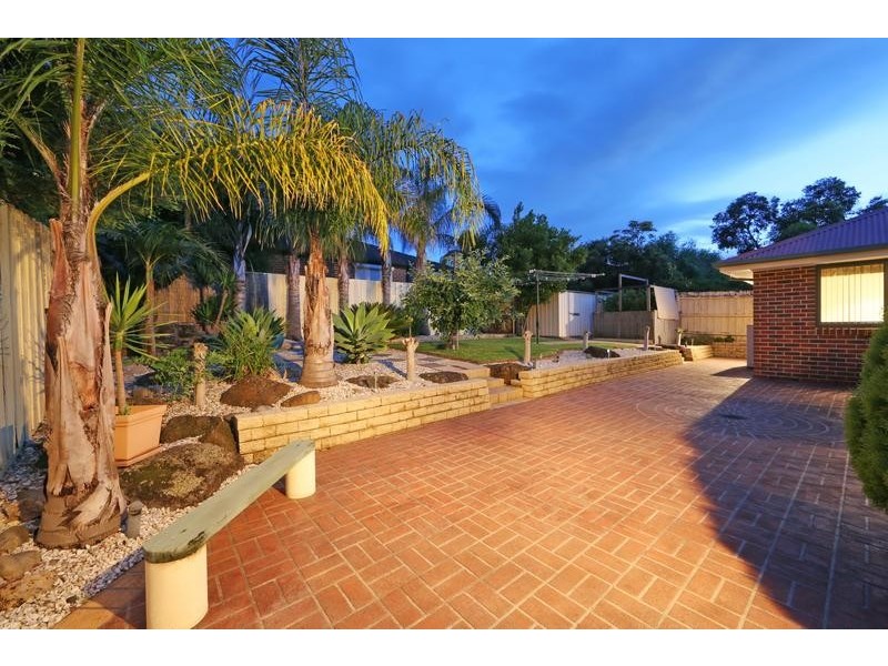 19 Whitecliffe Drive, Rowville VIC 3178