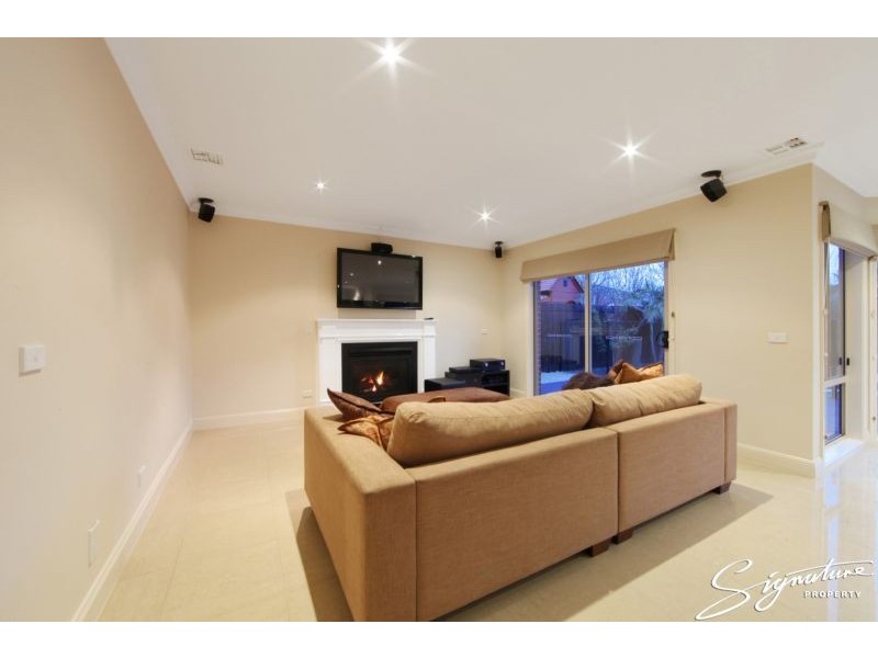 77 Langhorne Crescent, Rowville VIC 3178