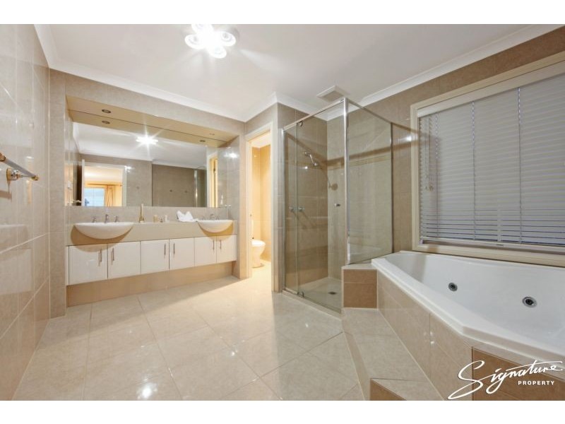 77 Langhorne Crescent, Rowville VIC 3178