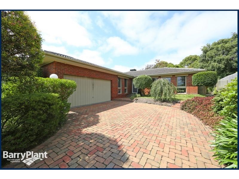 11 Malmsbury Crescent, Rowville VIC 3178