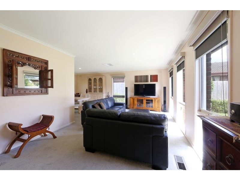 11 Malmsbury Crescent, Rowville VIC 3178