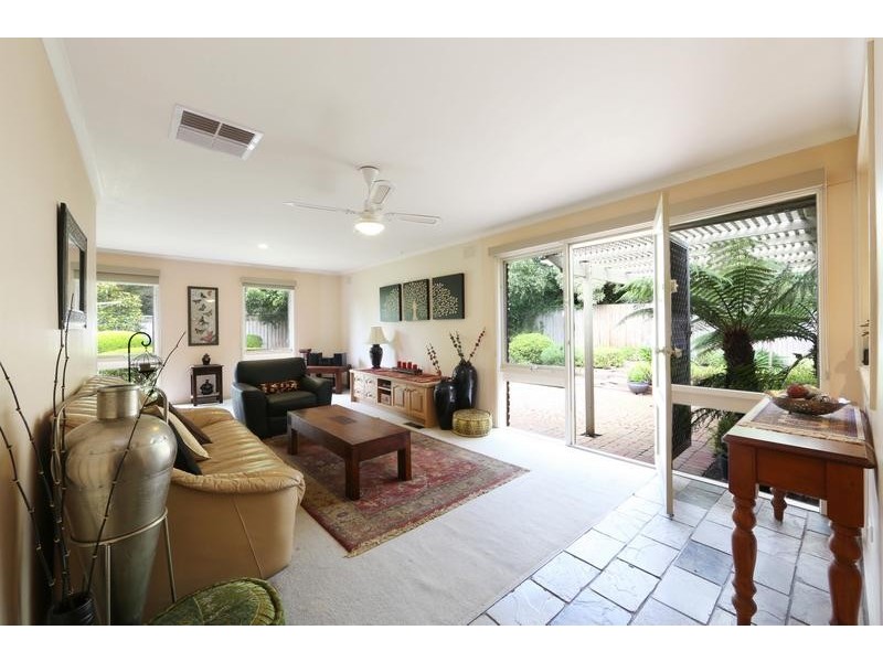 11 Malmsbury Crescent, Rowville VIC 3178