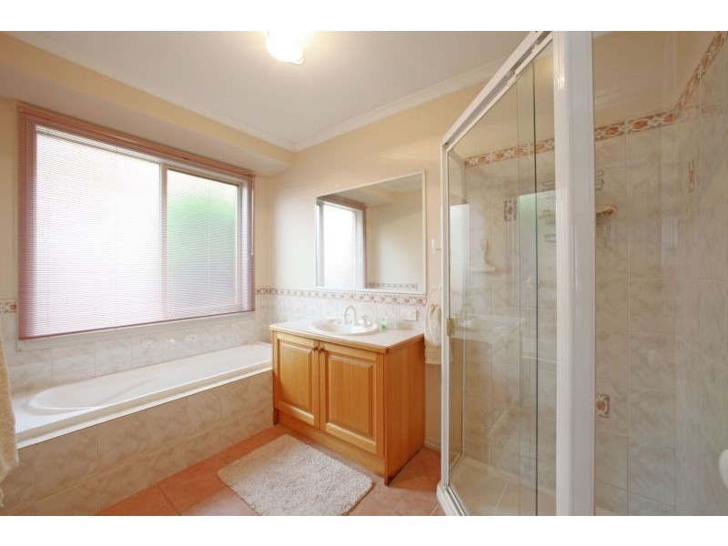 41 Fairway Drive, Rowville VIC 3178