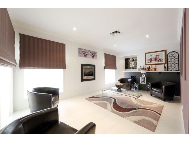 5 Paringa Drive, Ferntree Gully VIC 3156