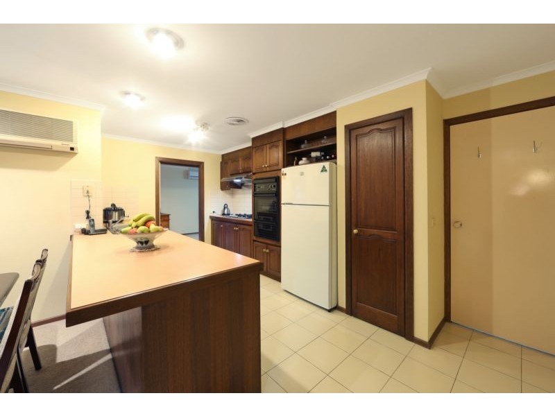 2 Adam Close, Rowville VIC 3178