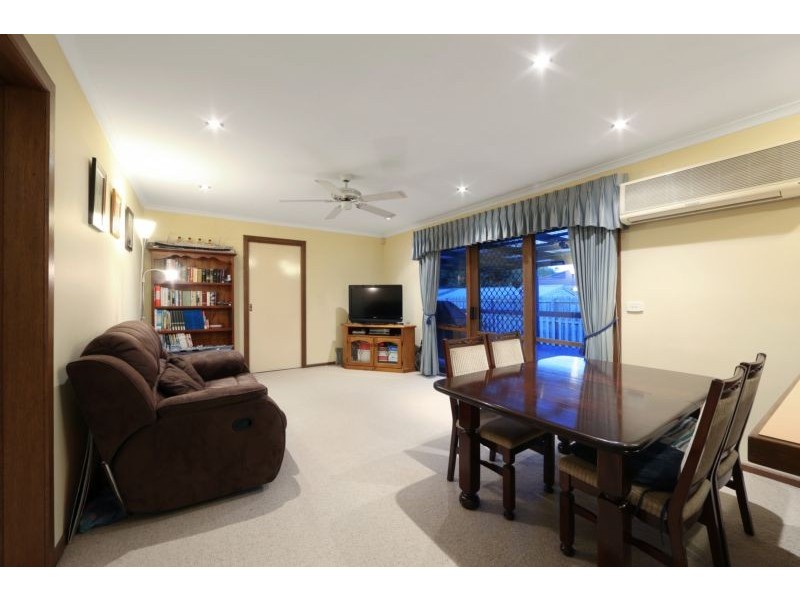 2 Adam Close, Rowville VIC 3178