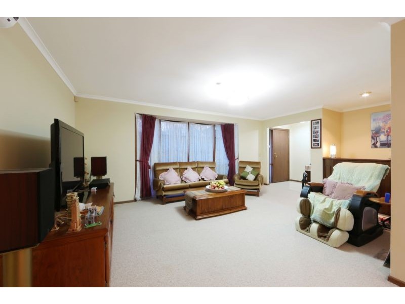 2 Adam Close, Rowville VIC 3178