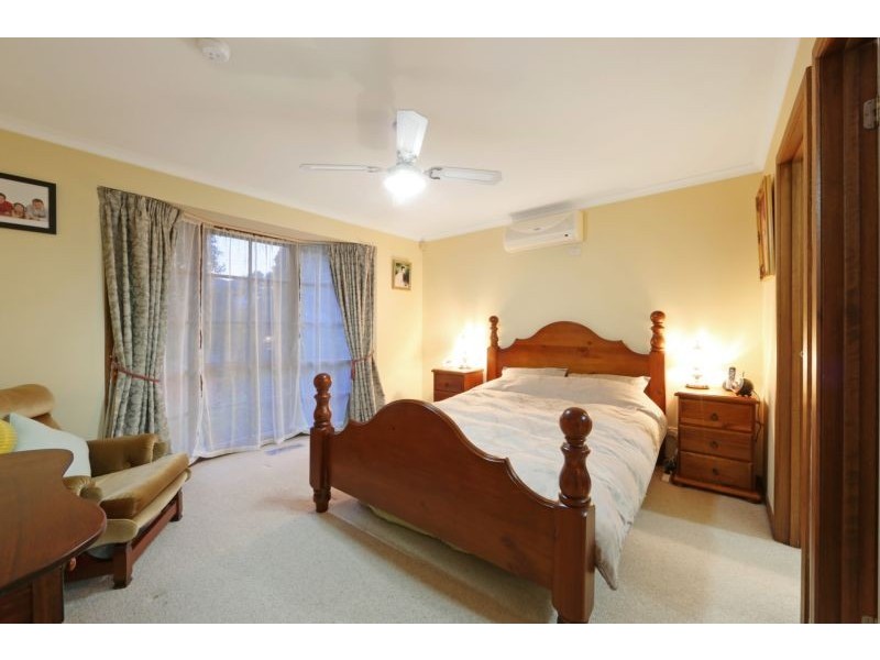 2 Adam Close, Rowville VIC 3178