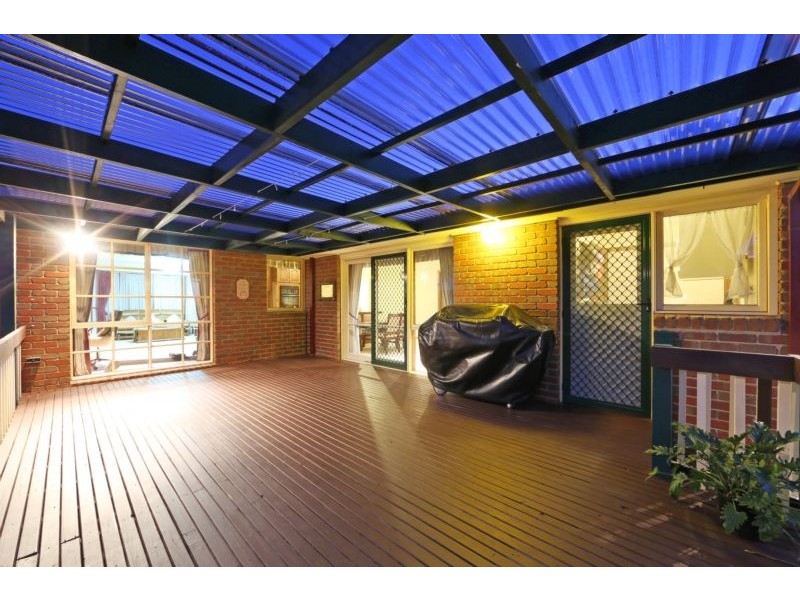 2 Adam Close, Rowville VIC 3178