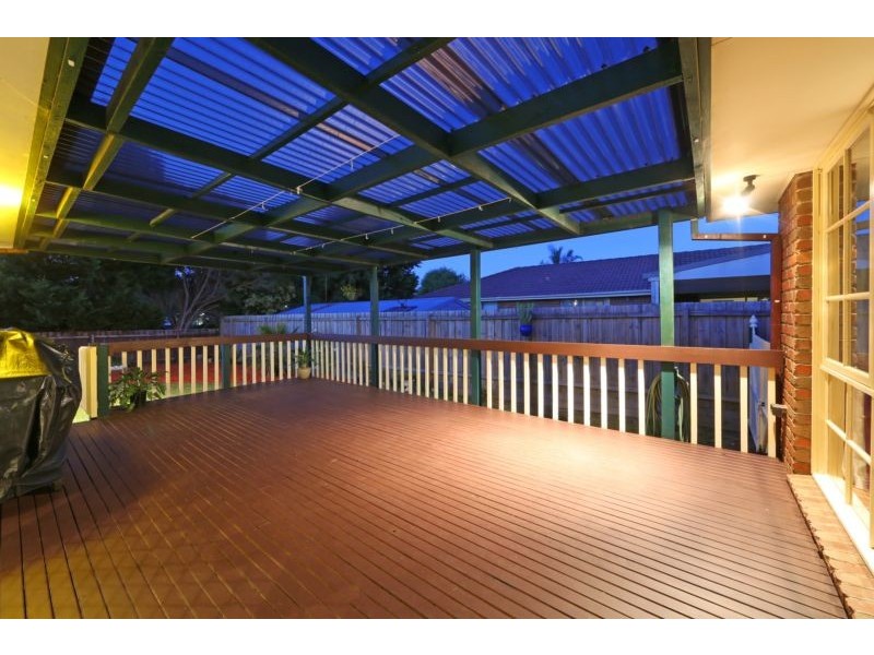 2 Adam Close, Rowville VIC 3178