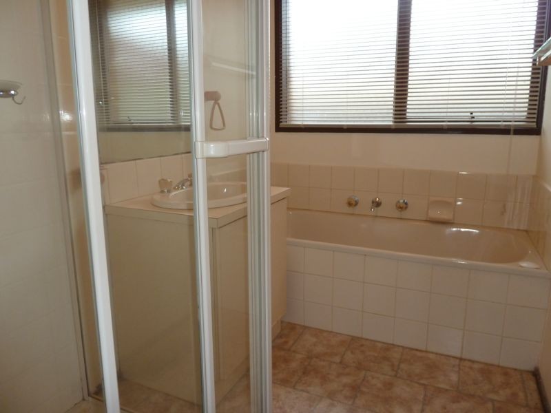 1 Cedarview Close, Rowville VIC 3178