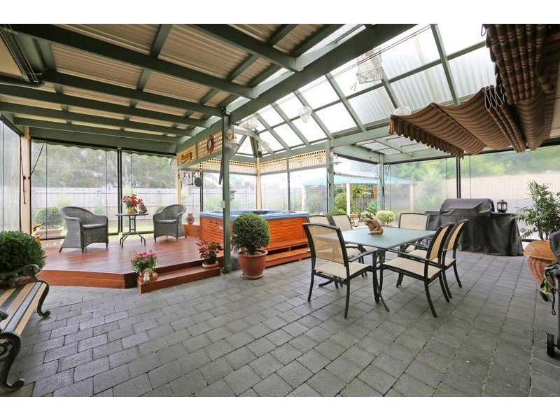 8 Kincaid Court, Ferntree Gully VIC 3156