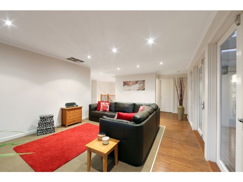 124 Waradgery Drive, Rowville VIC 3178