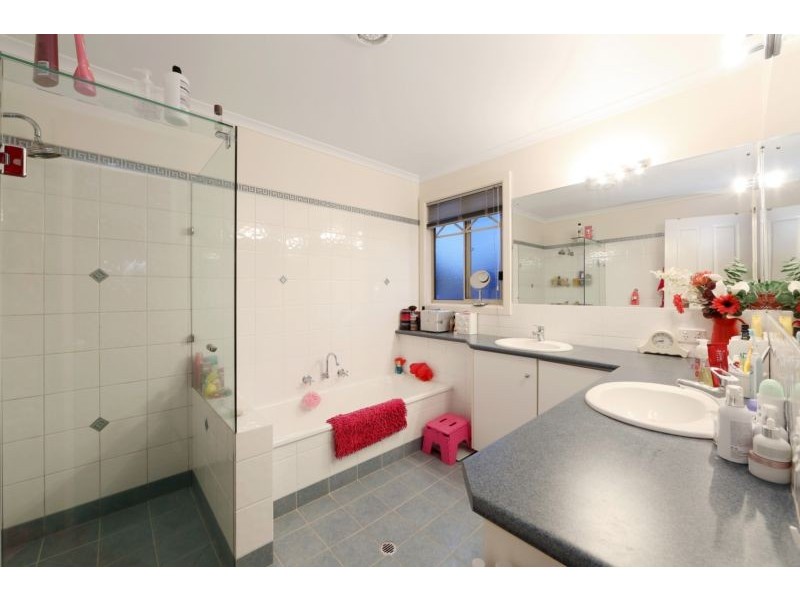 124 Waradgery Drive, Rowville VIC 3178