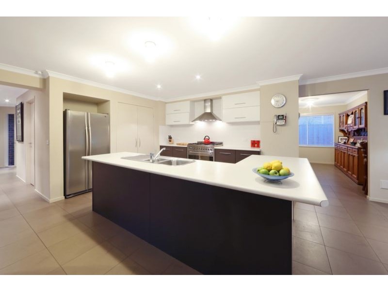 14 Paringa Drive, Ferntree Gully VIC 3156